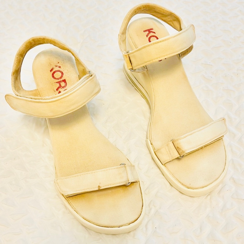 Michael Kors Cream Open Toe 2velcro straps Wedge (8)
